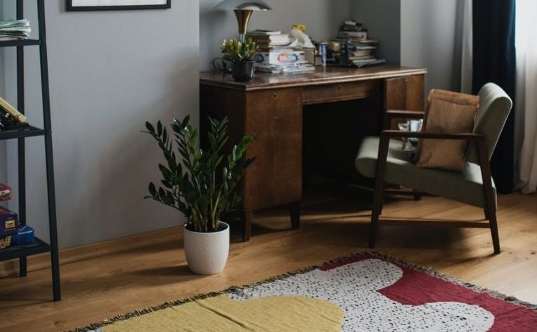 دراسة أرضيات حافي القدمين